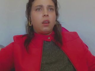 Emma Ink: Acabo de grabar este video masturbándome viendo un porno trans...