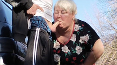 Zona901: Tchýně mi drží ptáka, zatímco čůrám a pak ho saje na...