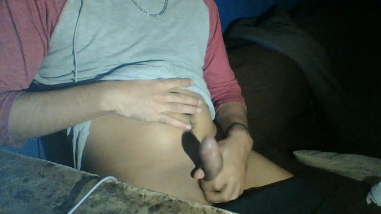 AlexAlejandro13: Enregistrement de ma façon de me masturber devant la webcam