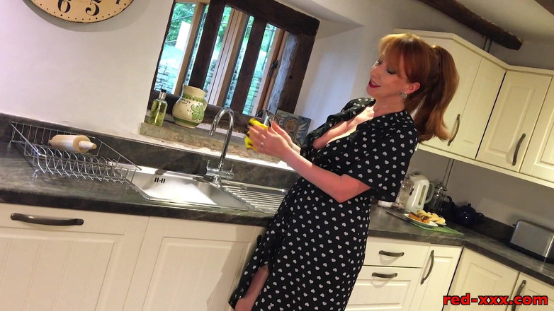 RedXXX: Azgın ev hanımı!
