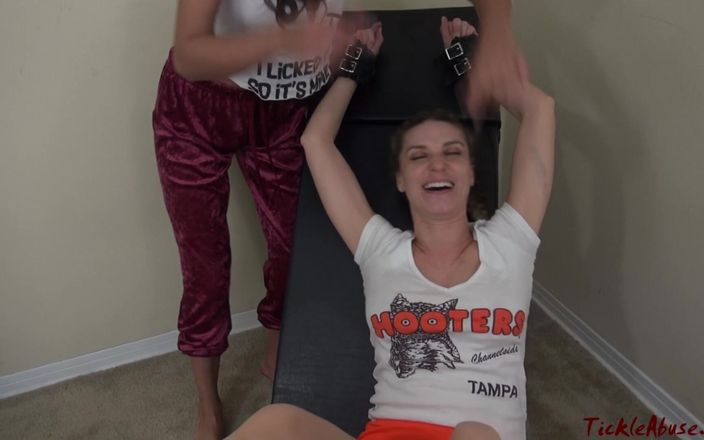 Princess Nikki's Tickling Fetish Sessions: Связанная тинка получает полную порцию щекотки - Dd_4858