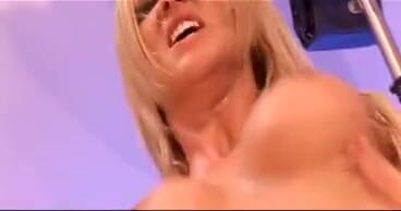 Perfect Porno: Jonge blondine met de beste tieten in de stad wordt...
