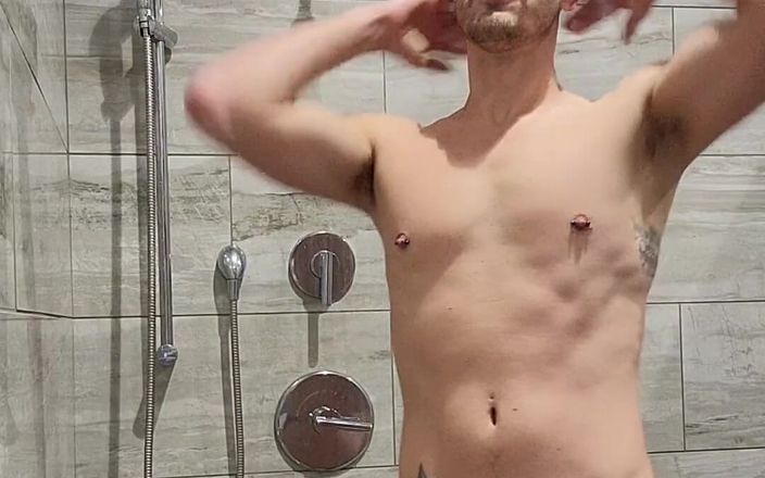 KingB8er: Užijte si sprchu a dong show!