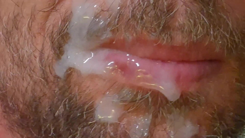 SavageHeater59: Assfucked oleh dildo saya, saya merangkap di mulut saya dan...