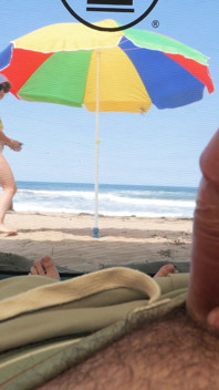 Hampir ditangkap berkongkek berisiko dengan orang asing di pantai!