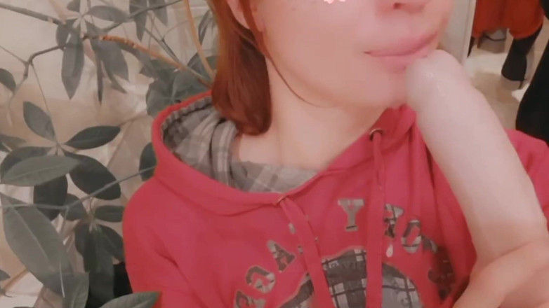TiSIssyTi: बहिन फेमबॉय आपको डिल्डो चूसने और थूकने के लिए चिढ़ाती है