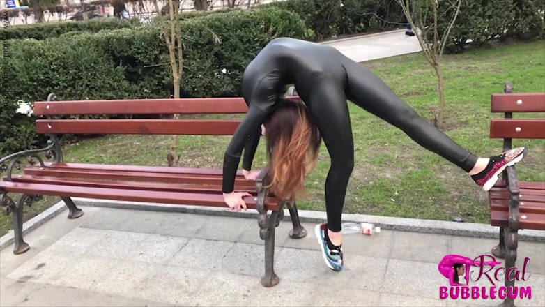 Flexilady: 青少年学生在公园户外