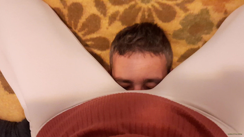 goddess82: レギンス姿で顔を座らせて!エクストリームクローズアップ!(4K解像度)ハイビジョン!