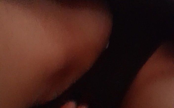 Lesbian-candys: Saya pancut ke dalam seluar dalam saya semasa melancap