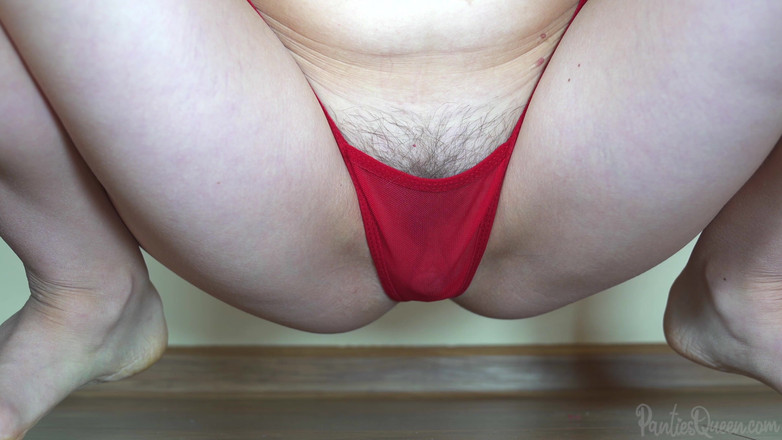 PantiesQueen: Thử quần lót gợi cảm và ngồi xổm để xem âm hộ...