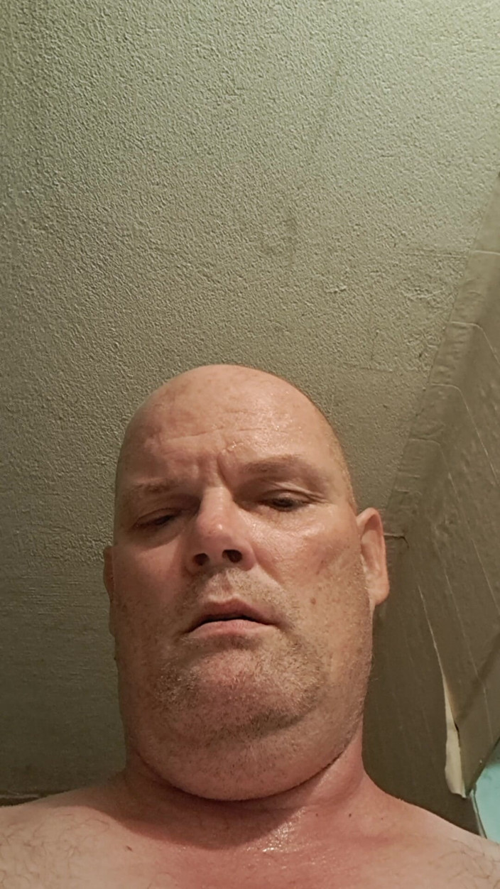 Fickspecht: Who Feels Like a Basement Fuck with the Slut