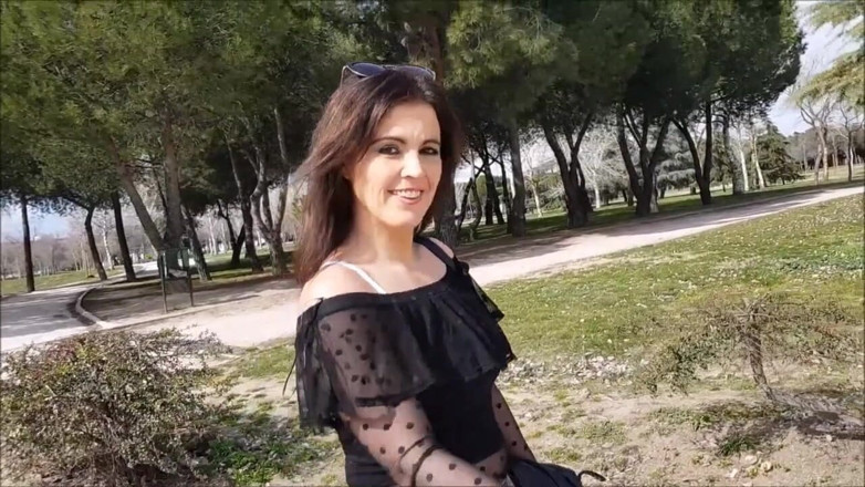 Montse Swinger: POV Sex oral în aer liber