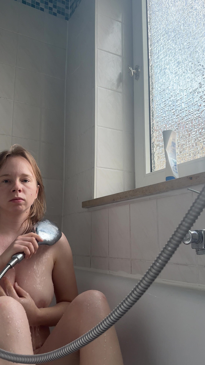 SweetLucy96: In het bad geplast