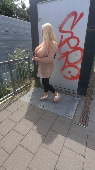 Annabelle Rogers: 在德国露出！