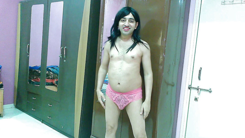 Cute & Nude Crossdresser: सुंदर और नग्न बहिन क्रॉसड्रेसर फेमबॉय स्वीट लॉलीपॉप हस्तमैथुन और वीर्य निकालना।