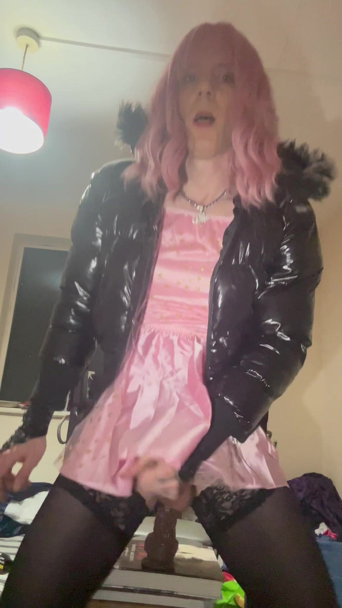 Jessica silk: Jess silk cavalca un dildo