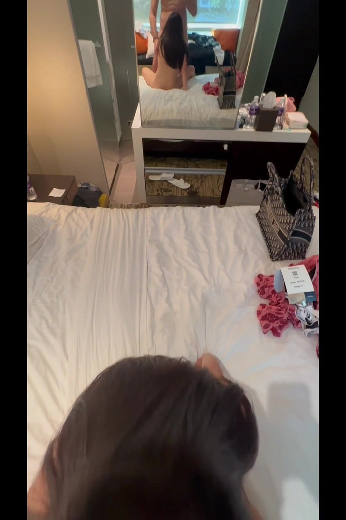 Lulu Wild: アジア系小柄なルル ワイルドなディープスロート BJ、激しいセックス&乱れた中出し爆発