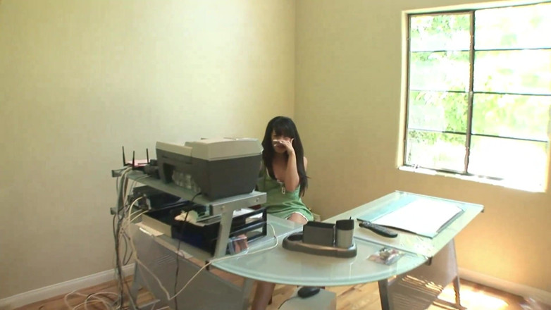 Just X Star: Schattige sexy tiener eet twee enorme pikken