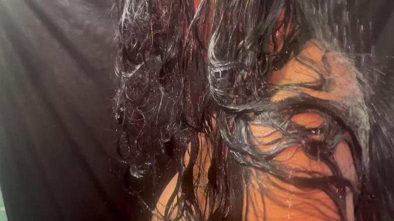 Mary V: Indian Girl Bathroom to Live Show, Very Hot