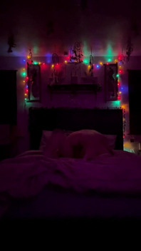 她试图告诉他停下，但鸡巴太大了