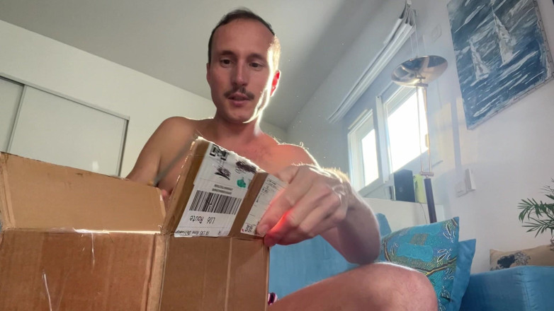 Maxence Angel: Maxence Angel Unbox Un Dildo Jocktribe