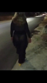 Mel Předvádění Na Veřejnosti Na Kraji Silnice 13
