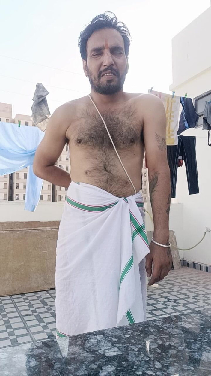 Rajasthani-old-lover: Indischer desi-junge zeigt penis von onkeln und macht sich bereit...