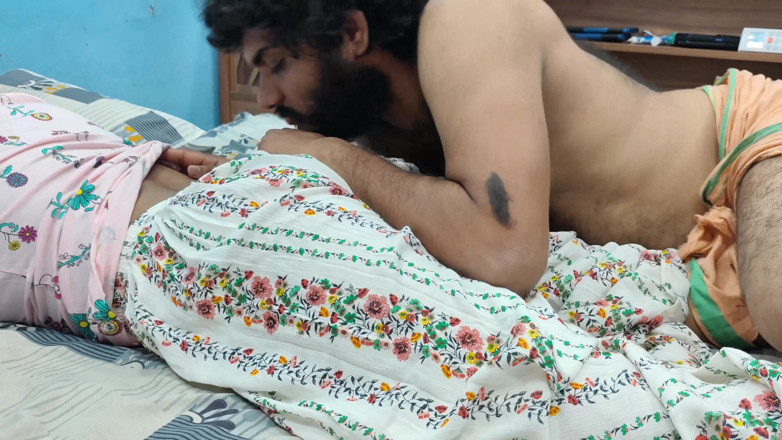 Vaigavarun45: L'eccitante bacio al culo una storia in gonna