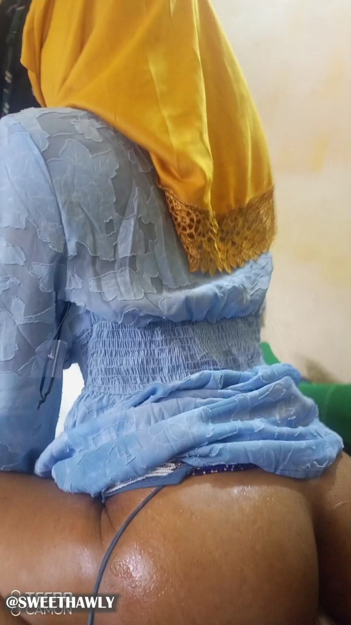 Sweethawly: मेरी सौतेली बहन चूत से ज्यादा गांड चुदाई पसंद करती है, वह प्राकृतिक चिकनाई का उपयोग करना पसंद करती है