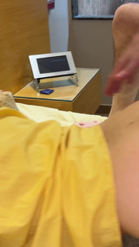 Tradisce Il Suo Ragazzo Con I 25 Cm Del Collega