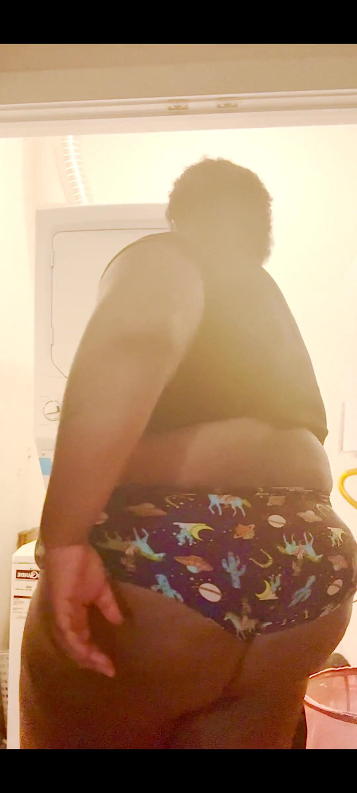 Monique Starr: Tu attrapes ta grande BBW sexy, black, belle-mère en train...
