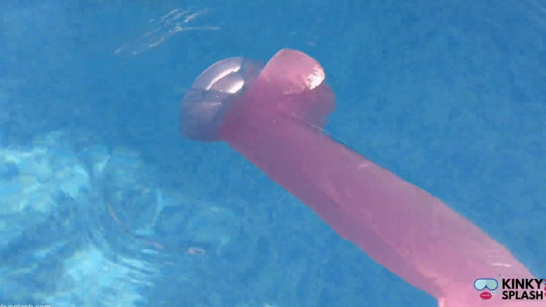 UKCuteGirl Lucy Lauren: Sfida di pompini sott'acqua - mi ingoio sul dildo del lavandino