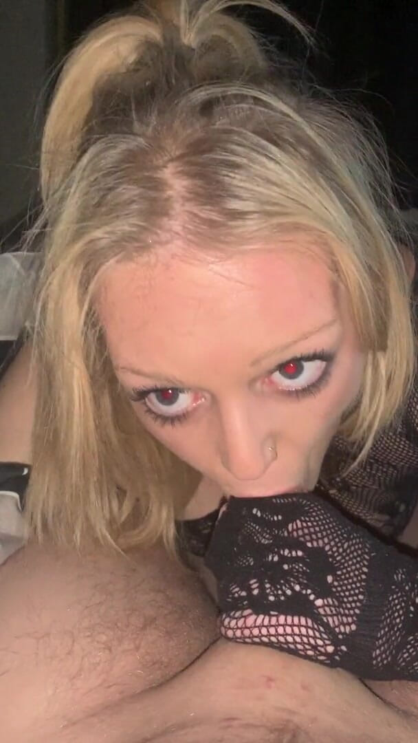 Hornyyounghotcouple: Queen of sucking cock