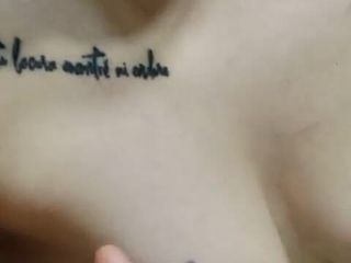 Akasha7: Akasha वर्क बार्थरूम में चूत खेलती है