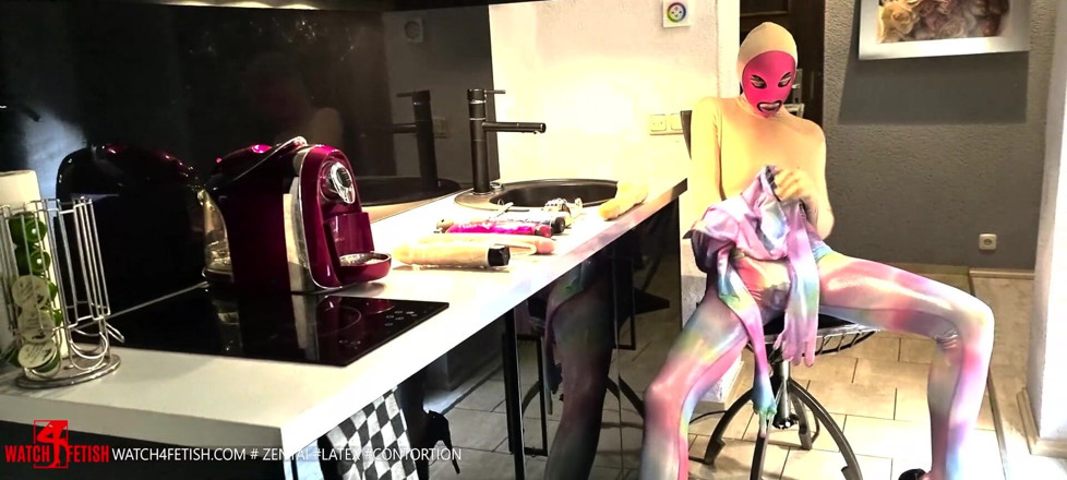 ZentaiDolls: Pasek w wielowarstwowe kombinezony Zentai