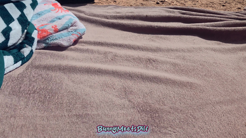 FunnyBunny: Presque Surpris Sur La Plage Naturiste: Fellation, Cheval Et Point...