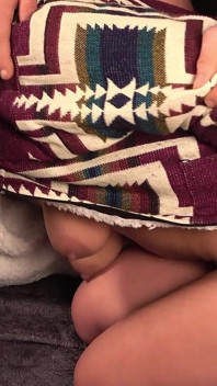 Opravdu si užívám kouření tohoto velkého dilda, zatímco on šuká mě. Orgasmus Lízání Kundičky