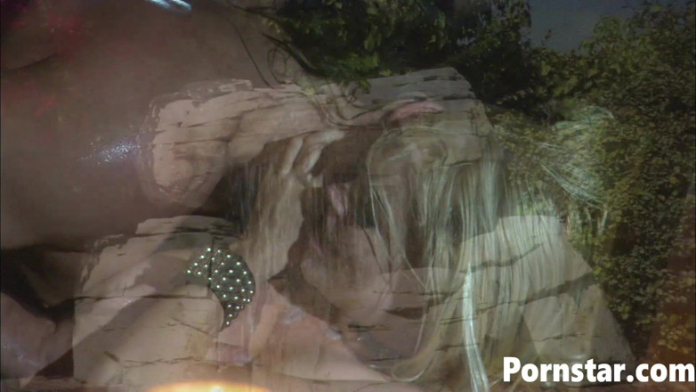 Pornstars: सुनहरे बालों वाली बेब एलिसिया रोड्स को अपने प्रेमी के साथ जंगली पागलपन भरा सेक्स पसंद है