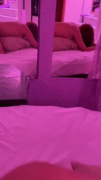 Šukám ji zezadu, dokud z ní neopustím kapající creampie z vagíny