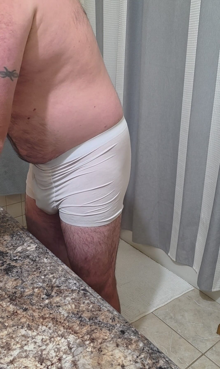 Beary Jax: Beary a fost prinsă bărbierindu-se, lovituri și un duș sexy