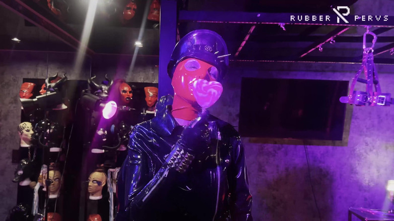 Rubber pervs: Perv di menara vakum dengan Ava Fetishart berkongkek getah - bahagian 2