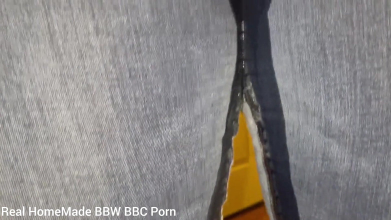 Super sexy ebony cuties: Piscia mio marito piscia sul mio culone