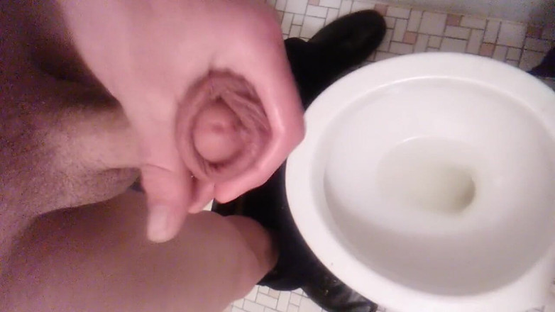 LilTaste: L'arrapante transgirl gioca con me stessa mentre piscio