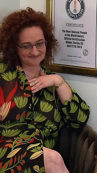 Unusual People: Unusual Award N.9: Record - Female Ejaculation