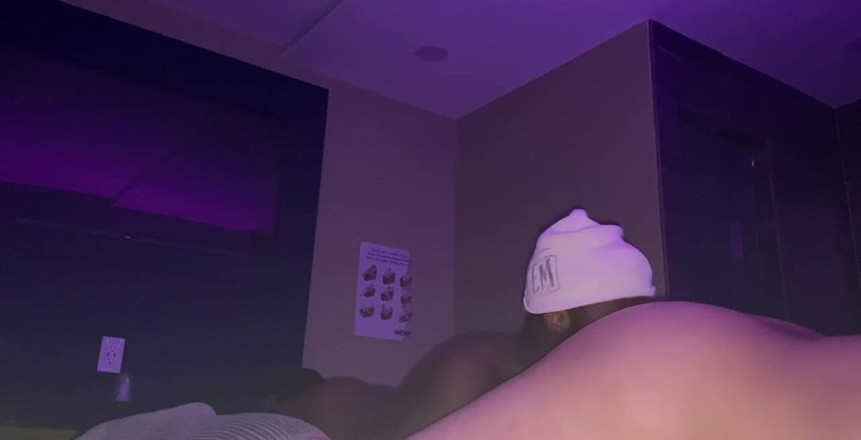 Candy Licker: Mangiando un culo paffuto di un fan