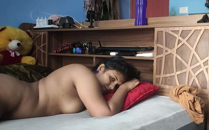 Vaigavarun45: 在长时间休息后与继母发生性关系，而他的妻子不在家，他只是疯狂和硬操他的荡妇继母