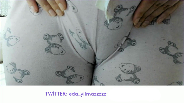 bigass_sexy_bigboobs: Cameltoe- pijamas- coño hinchado- coño hinchado