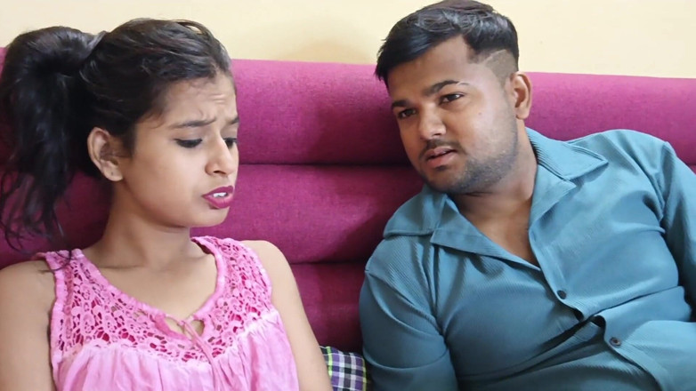 lust of milf: पड़ोस के बुजुर्ग ने अपने पड़ोसी की लड़की को फंसा दिया।