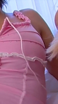 Blonde loszka bawi się cipką swojej dziewczyny