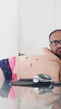 Una bellissima coppia di grandi e ovviamente aprì le zampe per mostrare questa rana.